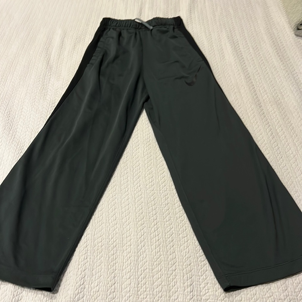 Boys Nike Dri Fit Pants Straight Legs with Pockets. Size Youth Large